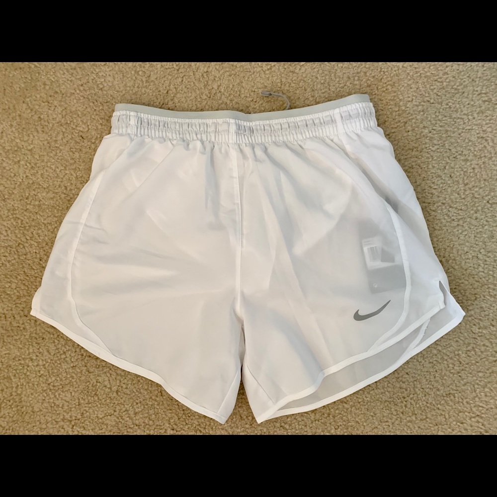 WHITE NIKE ATHLETIC SHORTS